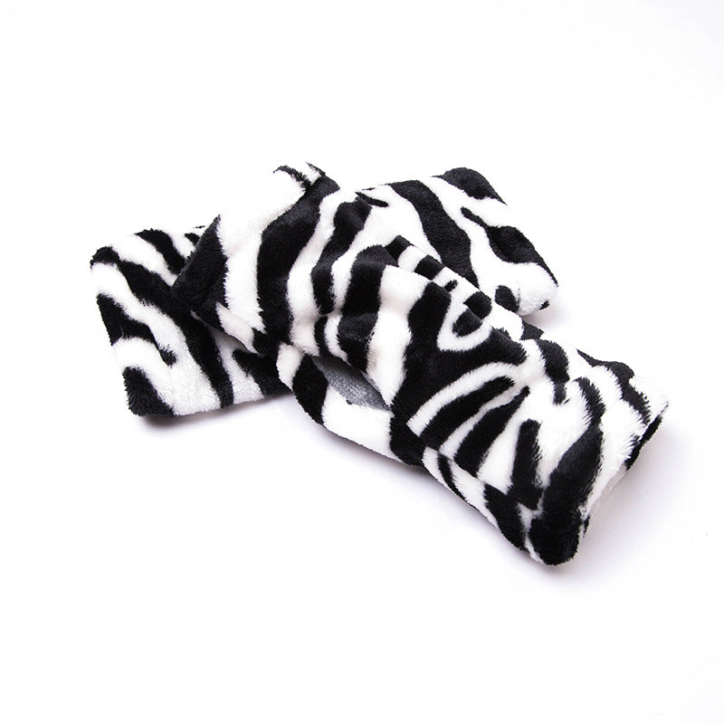 Trendy Warm Leopard Print Plush Fingerless Gloves