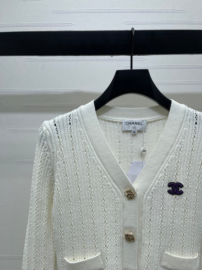 CC 25 Fishtail V-Neck Knitted Long-sleeved Cardigan White Wool