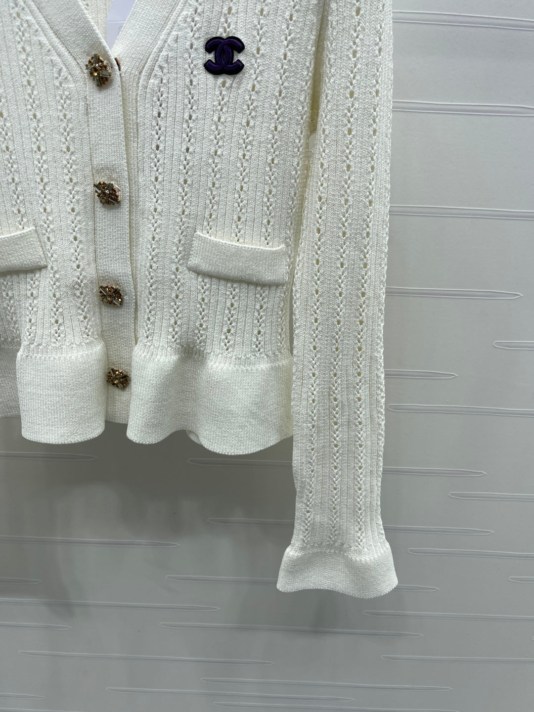 CC 25 Fishtail V-Neck Knitted Long-sleeved Cardigan White Wool