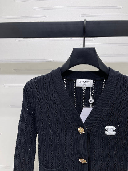 CC 25 Fishtail V-Neck Knitted Long-sleeved Cardigan Black Wool