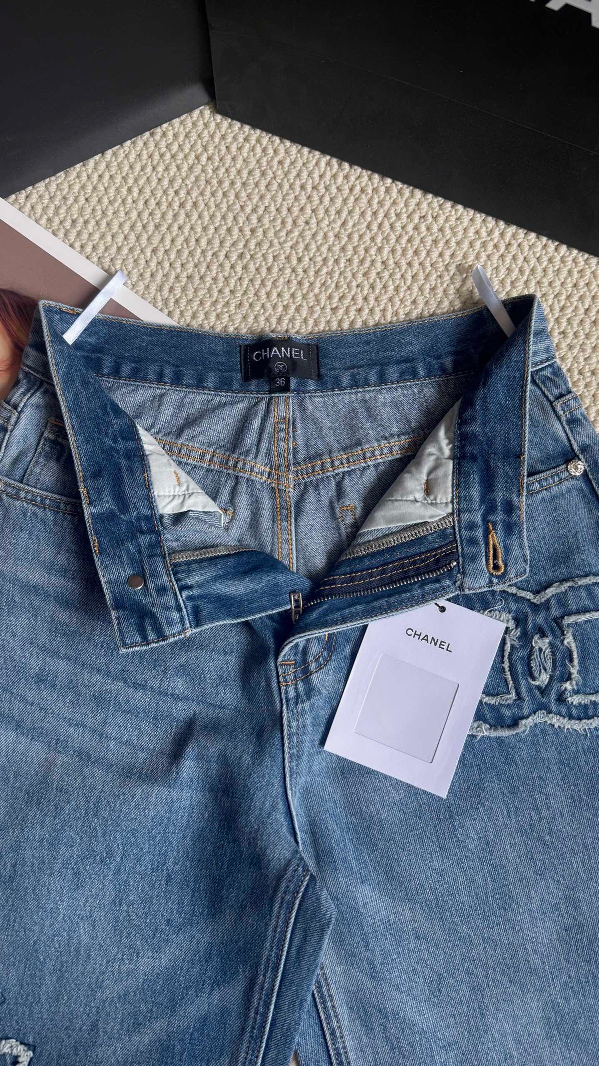 CC 25 Cross-stitched double C high-waisted straight-leg jeans