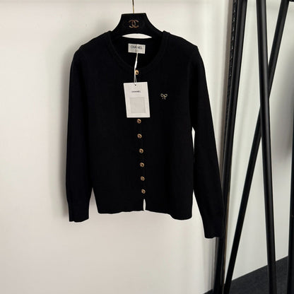 CC Bow Single-Breasted Round Neck Long-Sleeved Knit Cardigan