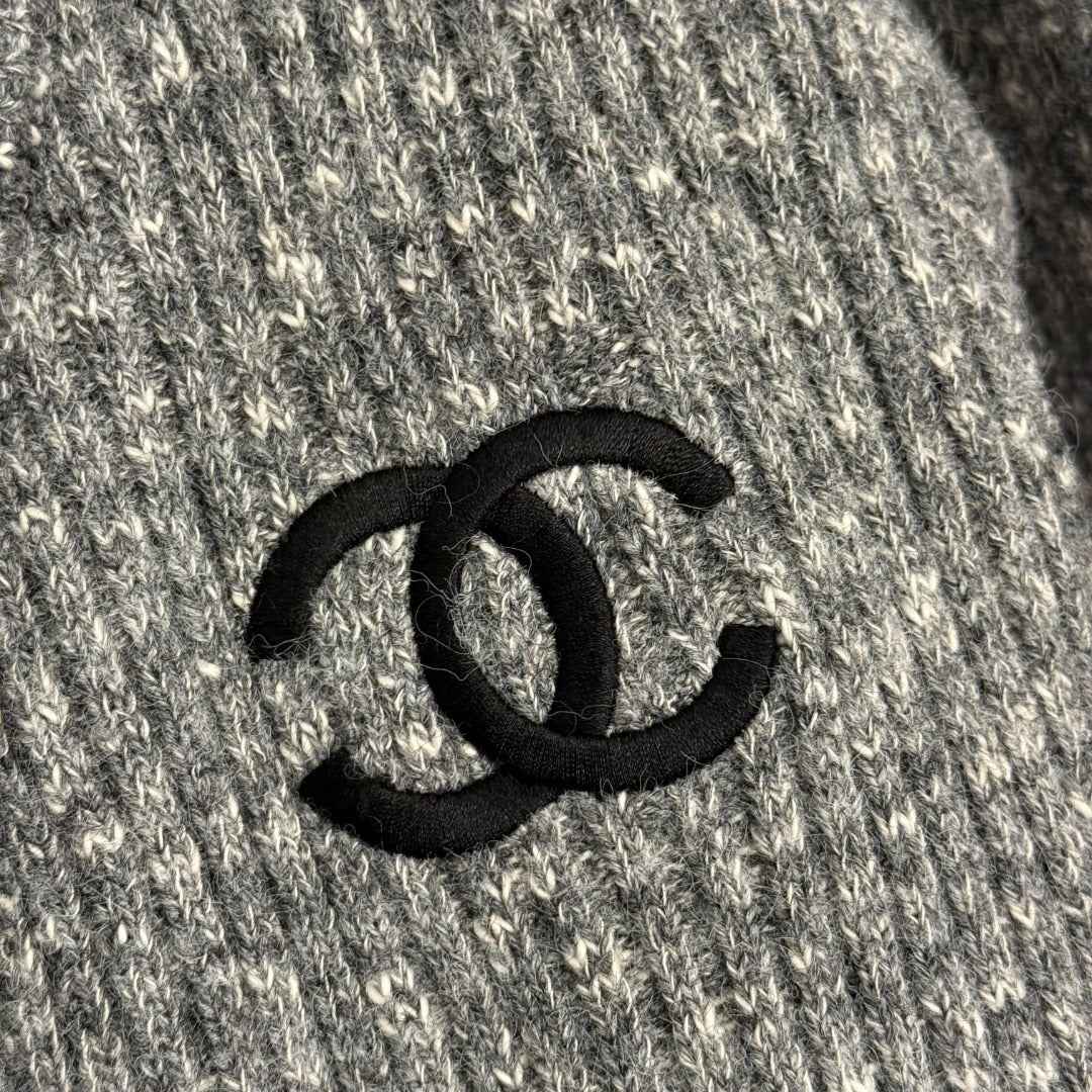 CC Single-breasted V-neck Long-sleeved Knitted Cardigan