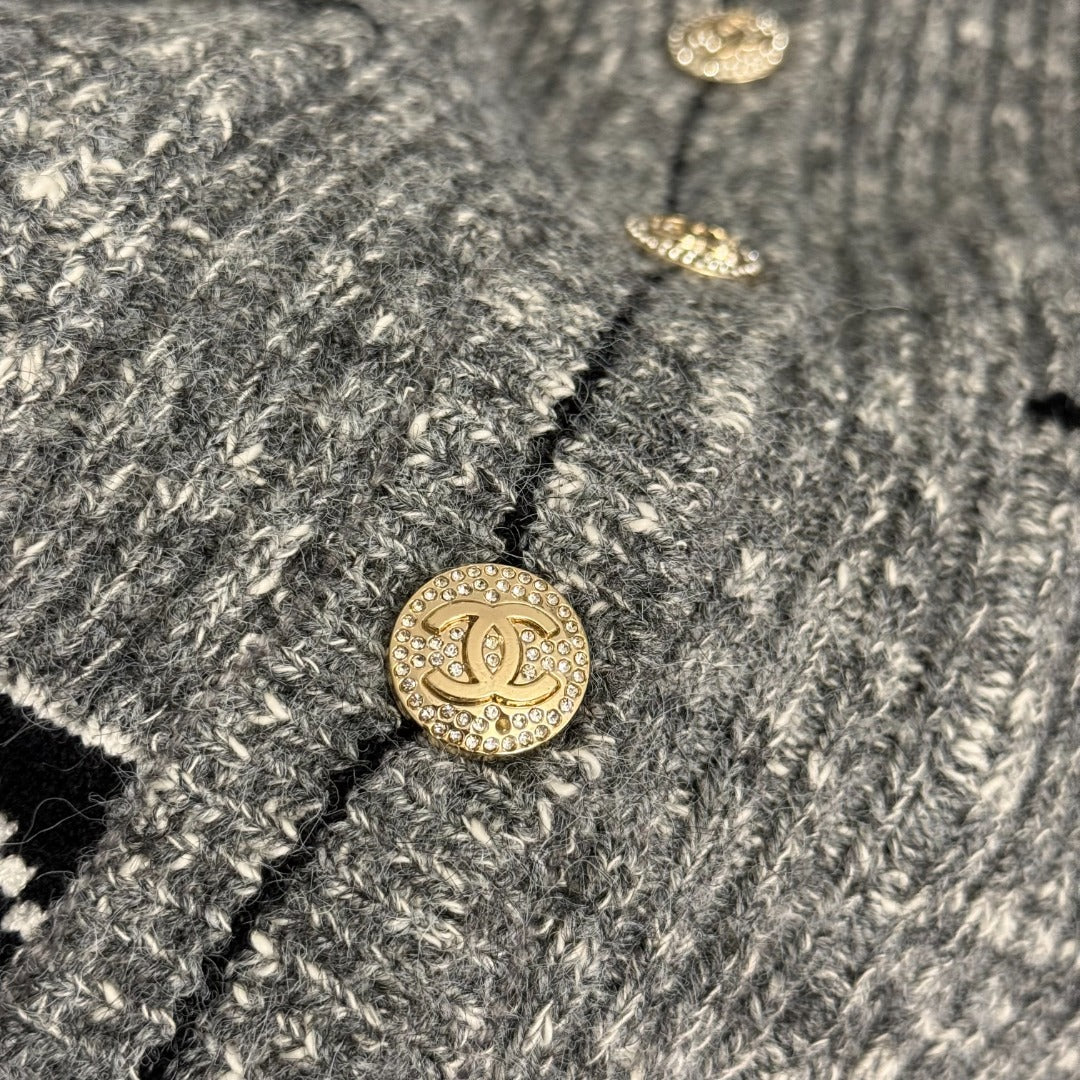 CC Single-breasted V-neck Long-sleeved Knitted Cardigan