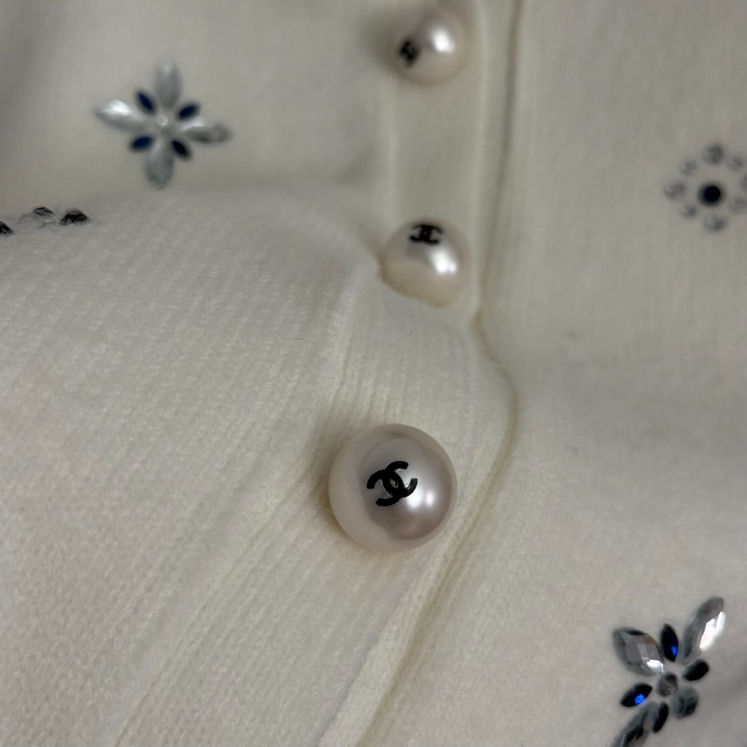 CC Pearl Button Round Neck Long-sleeved Knitted Cardigan