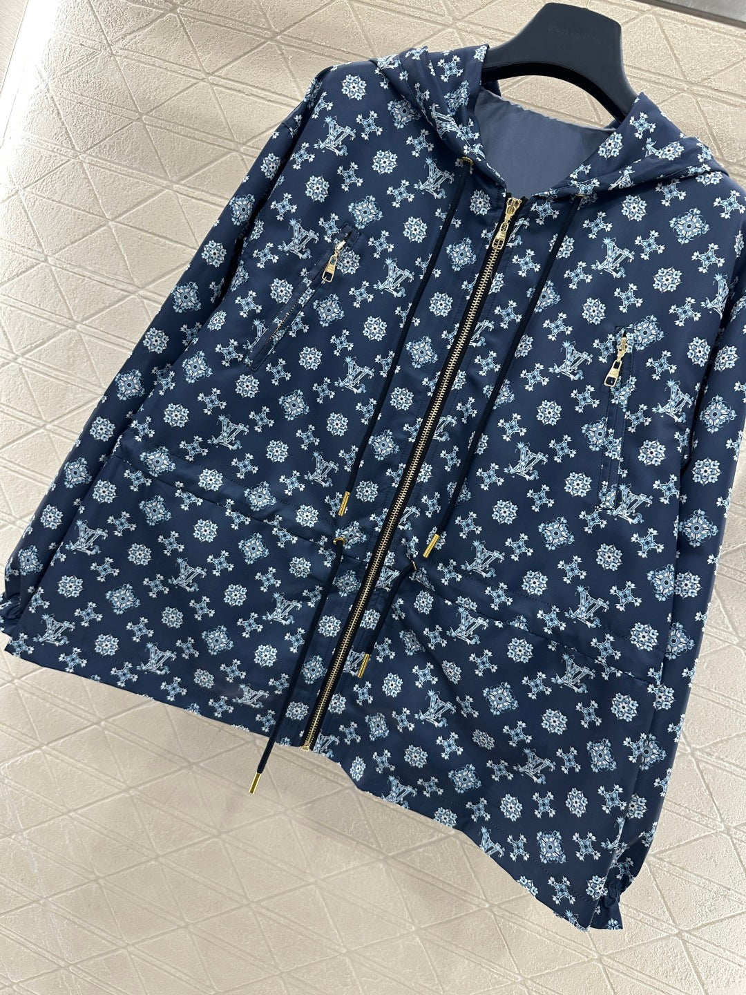 LV 26 Hooded Drawstring Windbreaker Jacket
