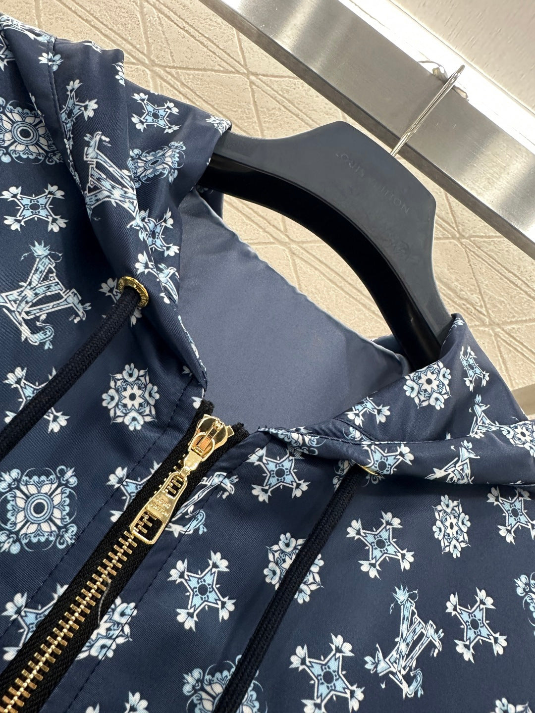 LV 26 Hooded Drawstring Windbreaker Jacket