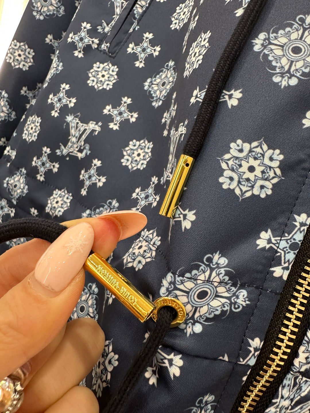 LV 26 Hooded Drawstring Windbreaker Jacket