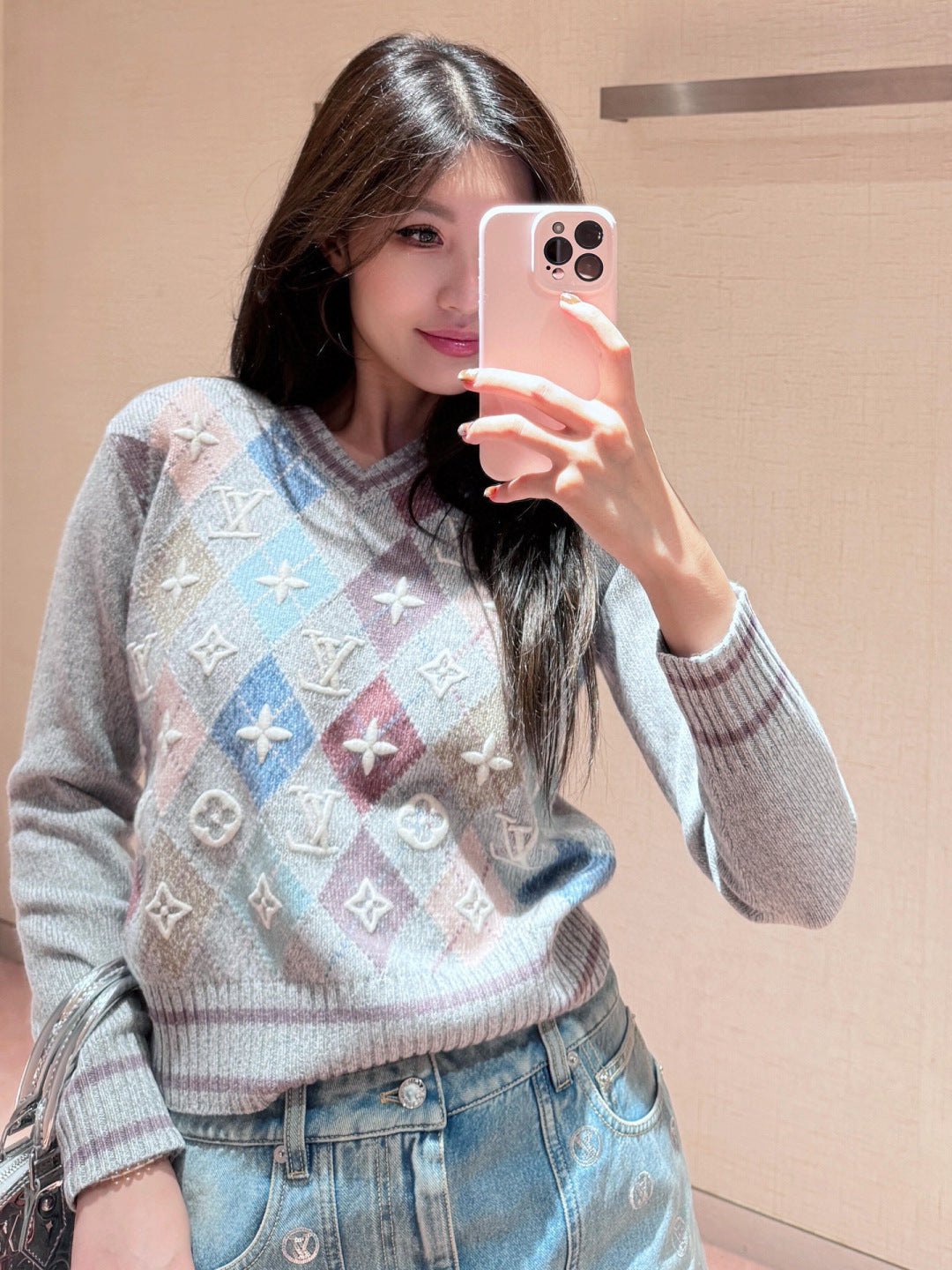 LV 25 V-Neck Embroidered Diamond Pattern Knit Cashmere Sweater