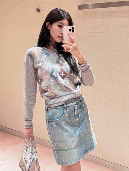 LV 25 V-Neck Embroidered Diamond Pattern Knit Cashmere Sweater