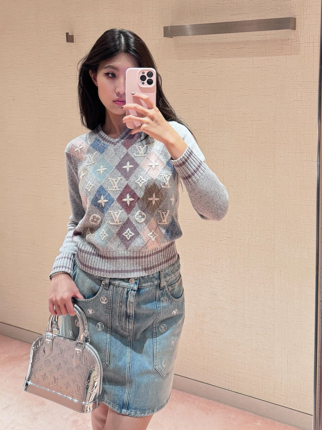 LV 25 V-Neck Embroidered Diamond Pattern Knit Cashmere Sweater
