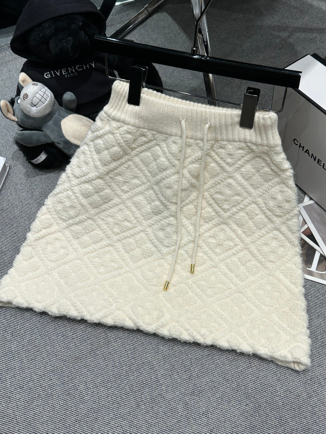 LV 26 Wool Knit Midi Skirt