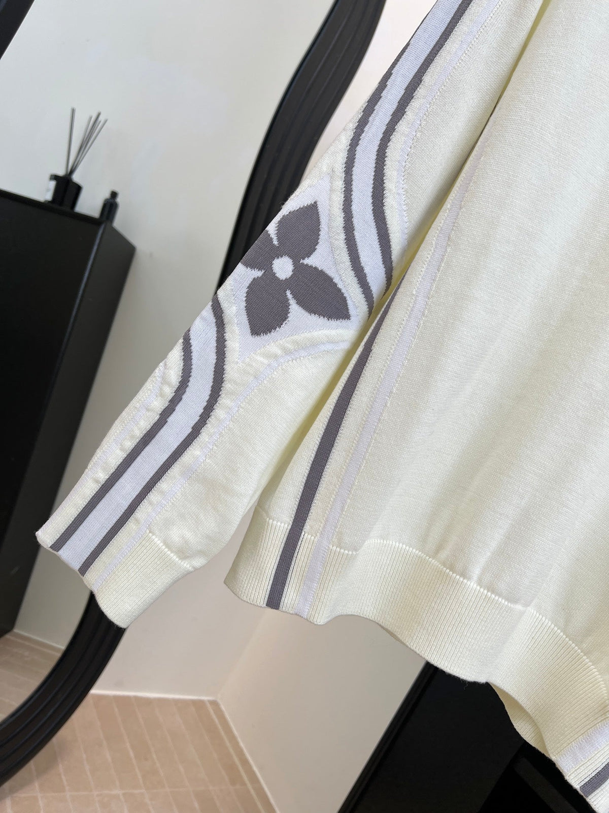 LV  Monogram Floral Knit Sweater 799868