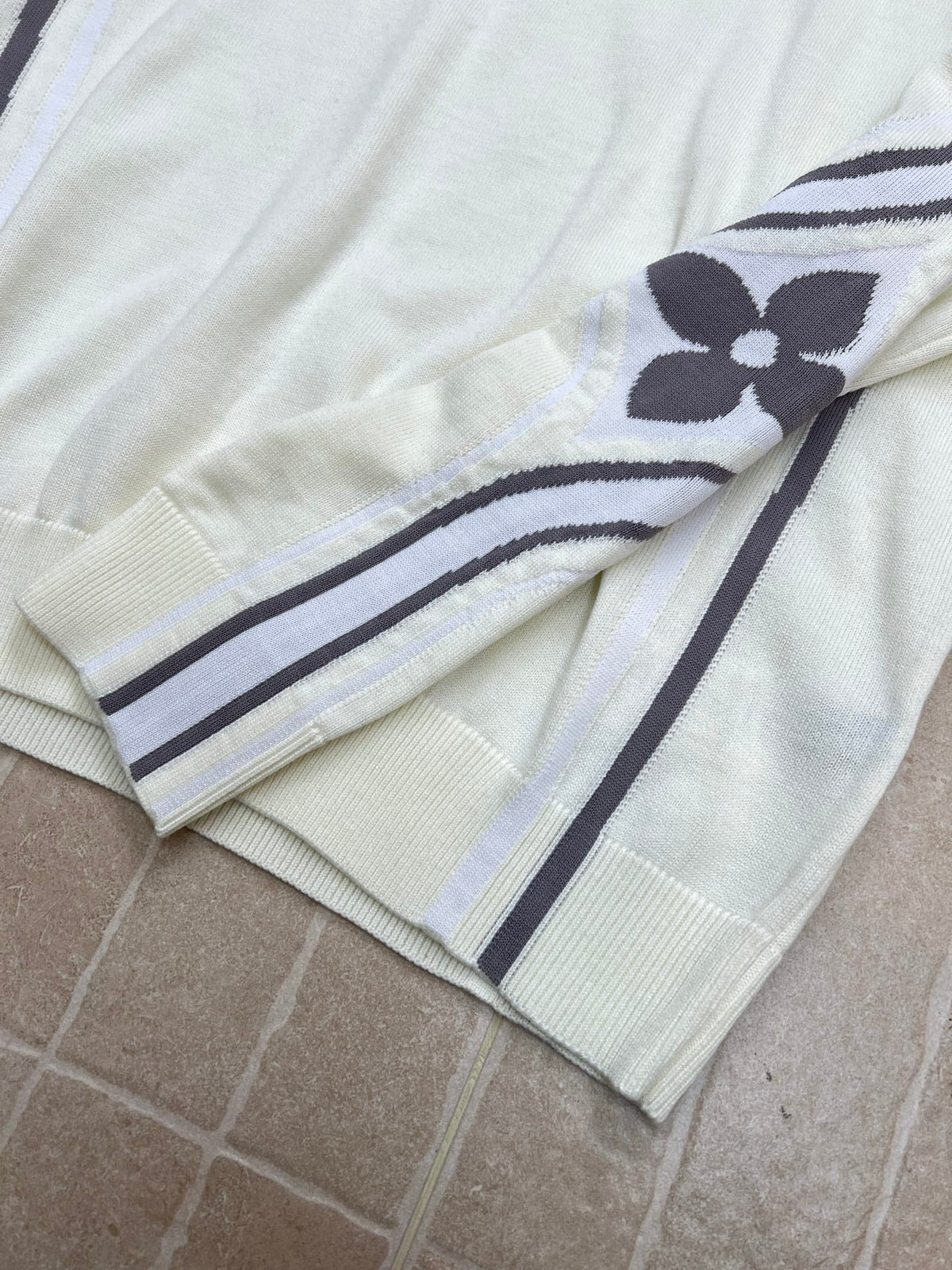 LV  Monogram Floral Knit Sweater 799868