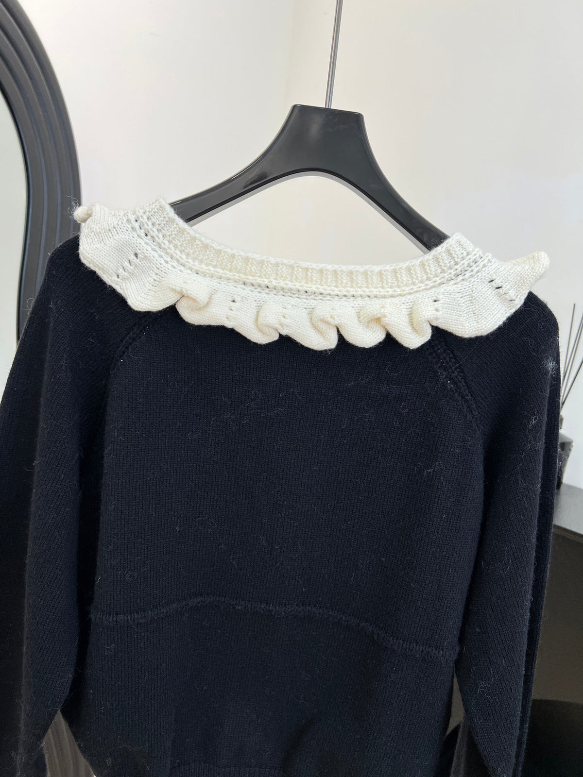 LV Color-blocked Knit Cardigan 799835