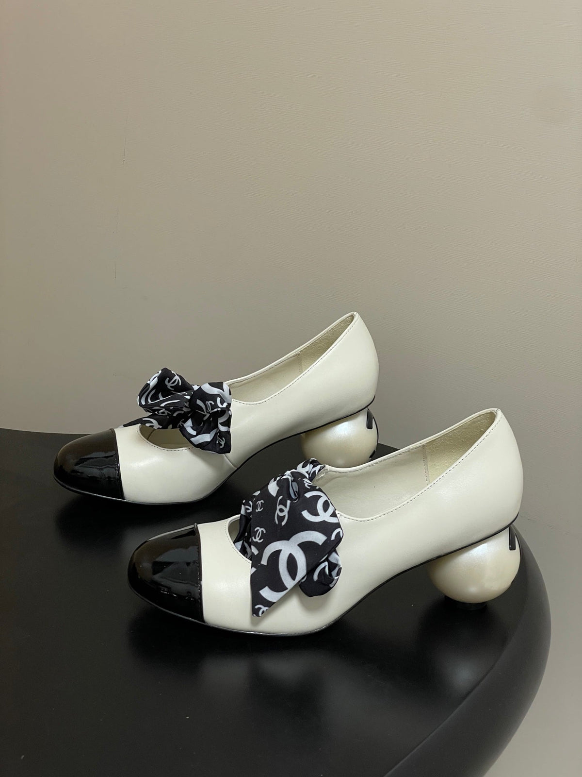 CC 26 Double C Pearl Heel Pump With Silk Ribbon White Sheepskin 593157