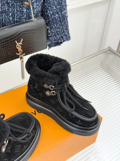 LV Ski Cortina Low Boot Black Suede Wool 572488