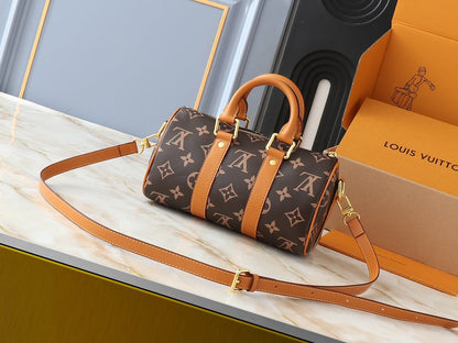 Louis Vuitton KEEPALL BANDOULIÈRE 25 Hand bag 25 x 15 x 11cm