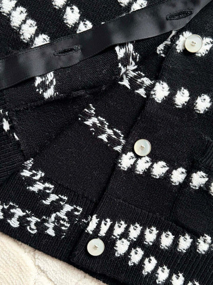 Chanel 25P Cardigan Black Mix White Cashmere 237301