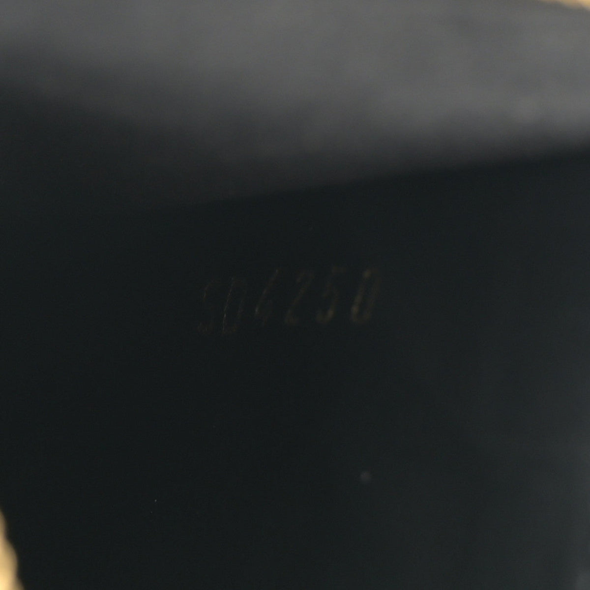 Reverse Monogram Giant Double Zip Pochette