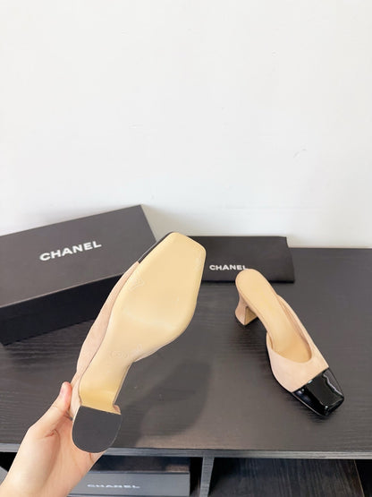 CC 26s Half-Slip Beige Black Patent Leather 596643