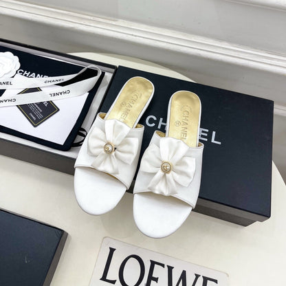 CC 26s Bow Slippers White Satin Sheepskin 586897