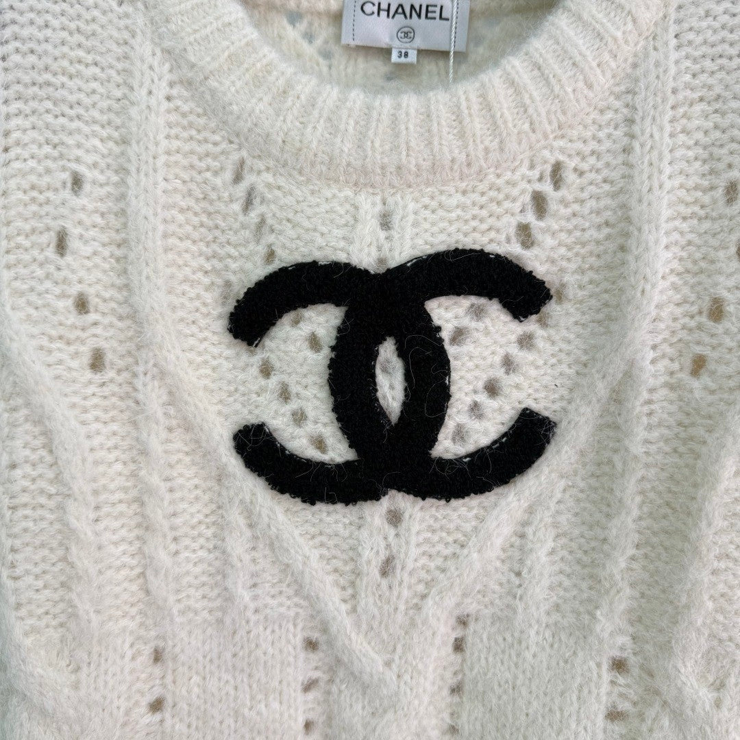 Chanel 25 Sweater Light Gray and Cream Wool 308087