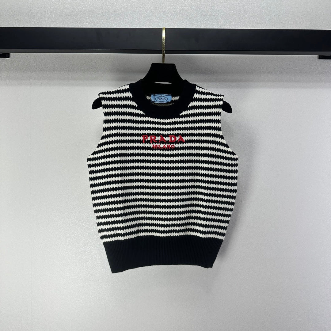 Prada 26s Knit Vest White Black Stripes Ribbed Knit 348998