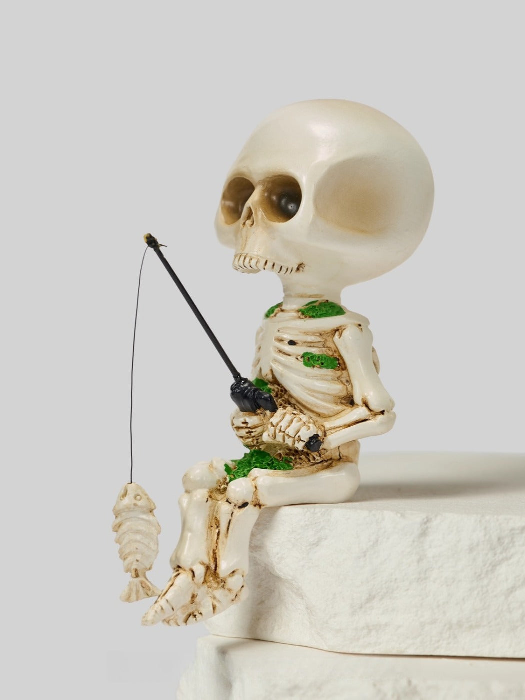 Halloween Skull Fishing Desktop Decoration - Spooky &amp; Fun