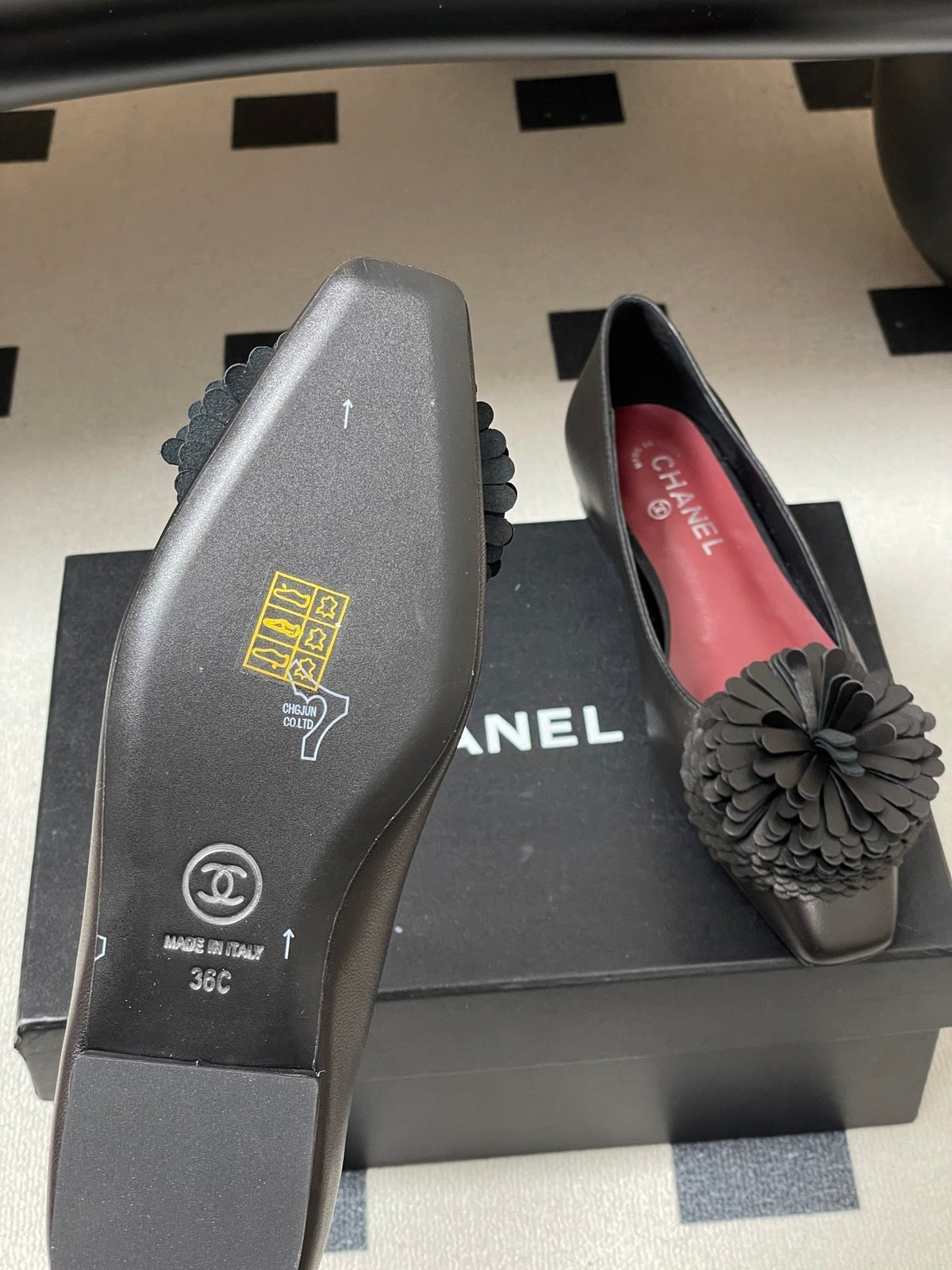 CC 26 Flower-shaped Ballet Flat Black Sheepskin 593168