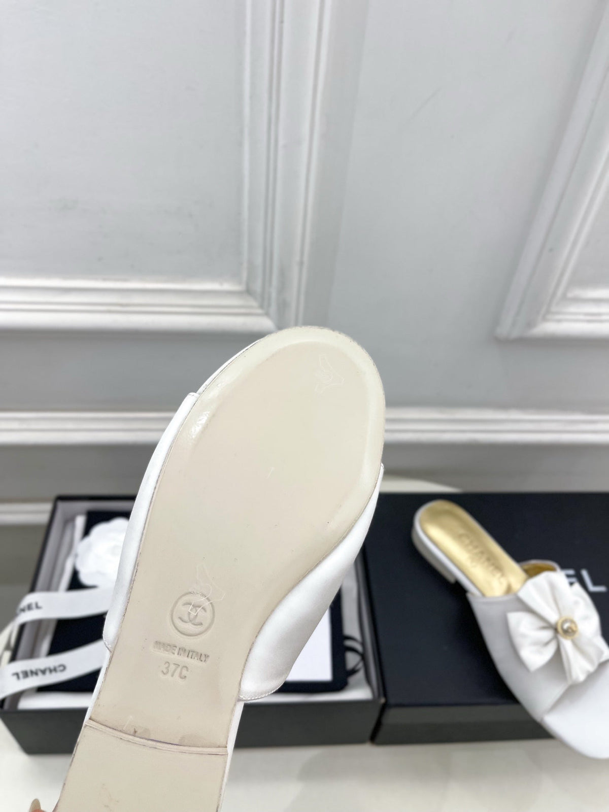 CC 26s Bow Slippers White Satin Sheepskin 586897