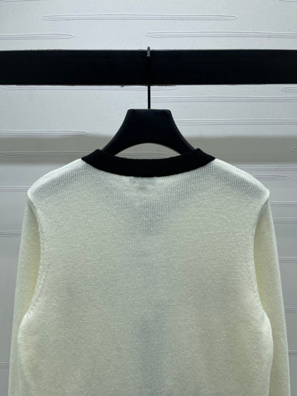 CC 25F Round-Neck Knitted Long-Sleeved Cardigan White Wool