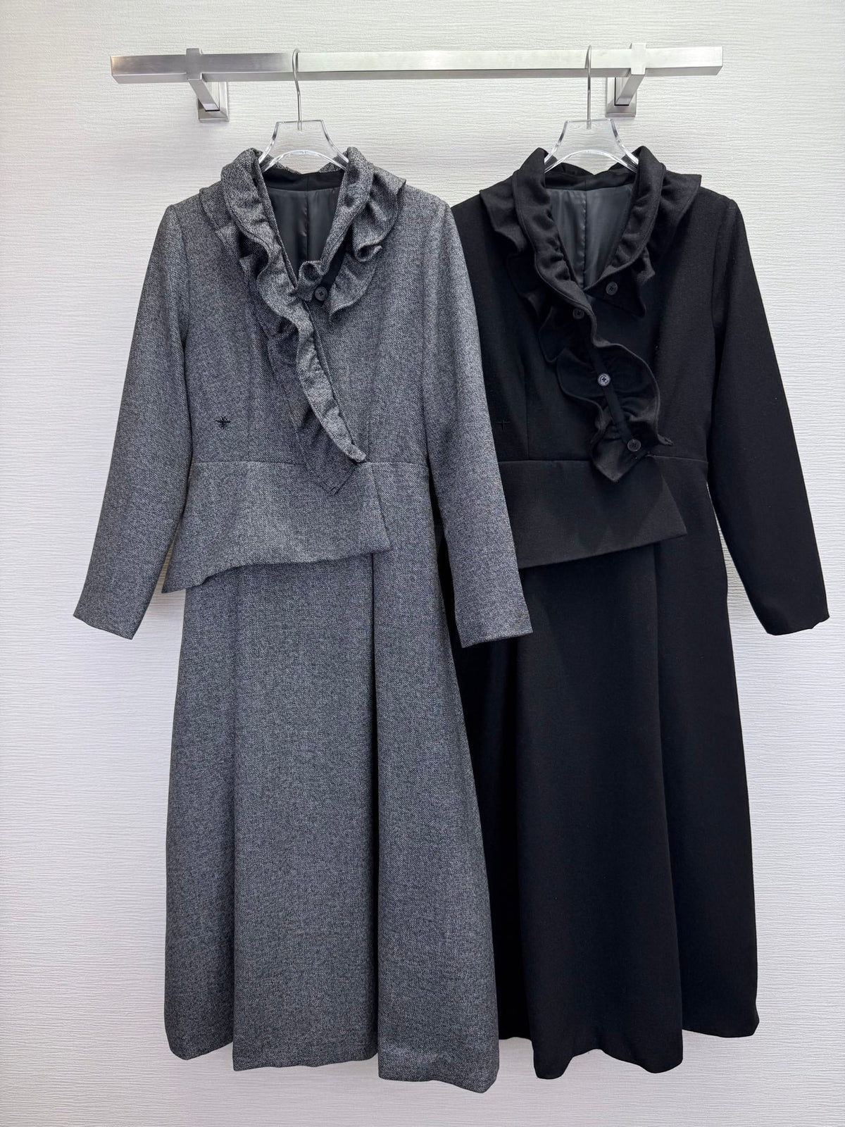 CD 25SS Ruffled V-neck Dress Black Wool 306508
