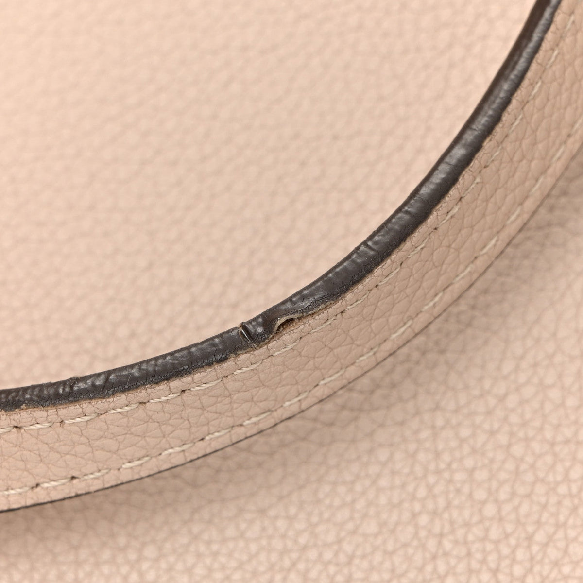 Grained Calfskin Lockme Shopper Greige