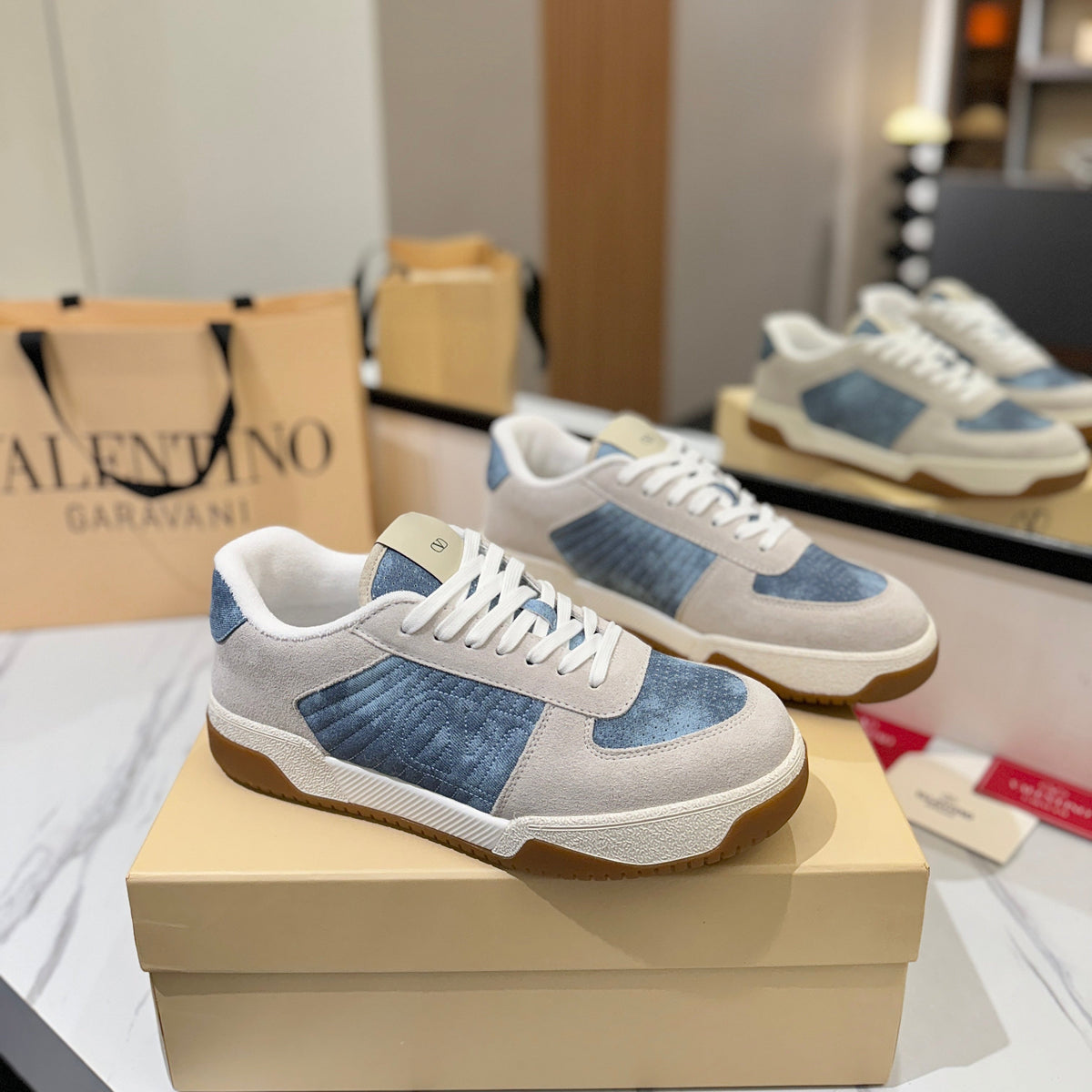 VT 25S Casual Sneakers Light Gray Blue Suede Cowhide 560752
