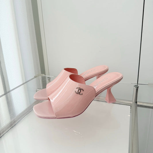 Chanel 26 Sandal 70 Pink in Patent Leather 597363