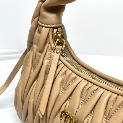 miuwander hobo 23 beige matelasse leather