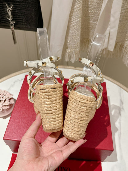 Valentino Garavani Taupe Wedge Rockstud Sandals 10mm In White Calfskin And Beige Raffia 829383