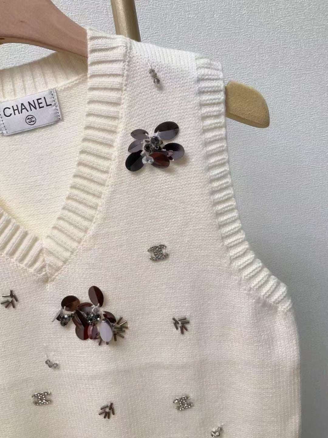 CC Sequined ribbed V-neck knitted vest