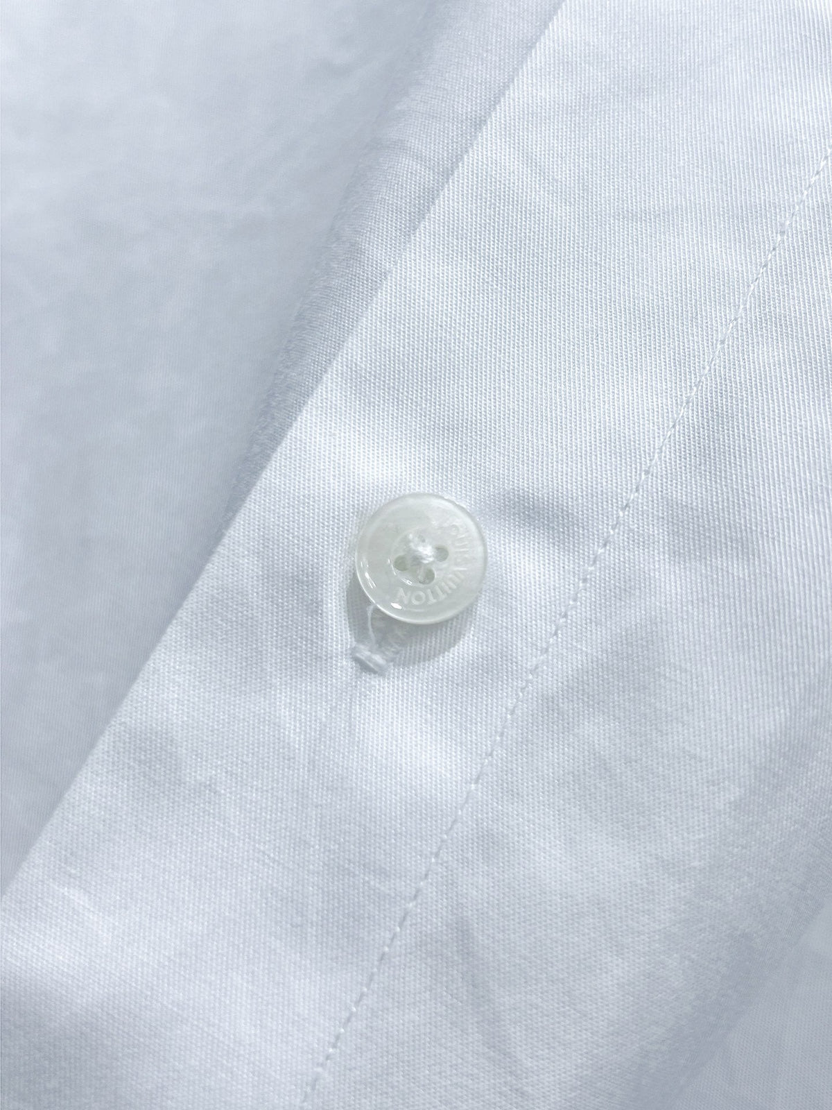 LV SHORT-SLEEVED SHIRT IN WHITE COTTON BLUE LOGO 238813