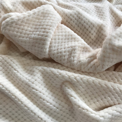 Soft Thickened Pineapple Grid Coral Fleece Blanket