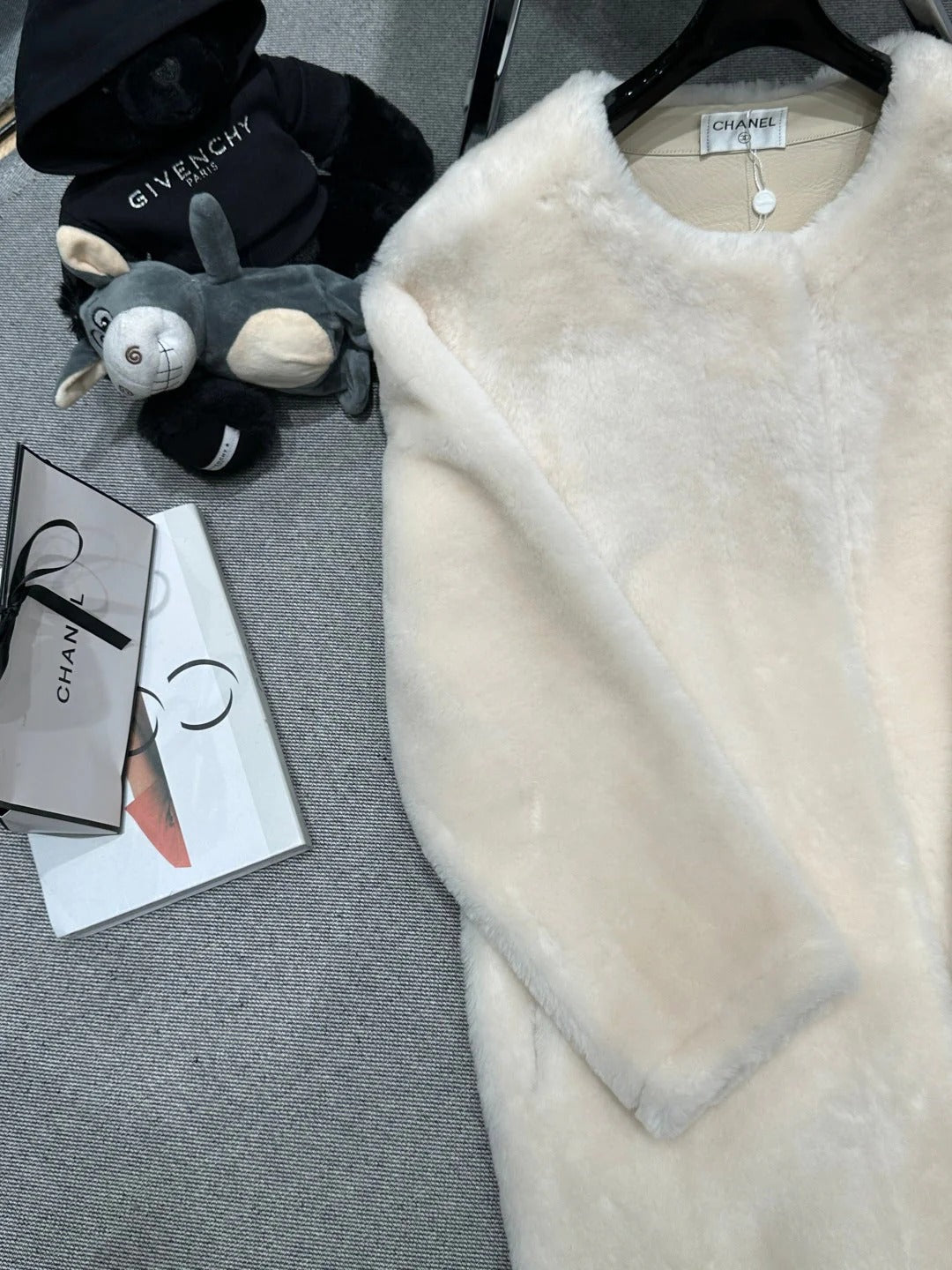 CHANEL 25S SHEEP FUR COAT 506