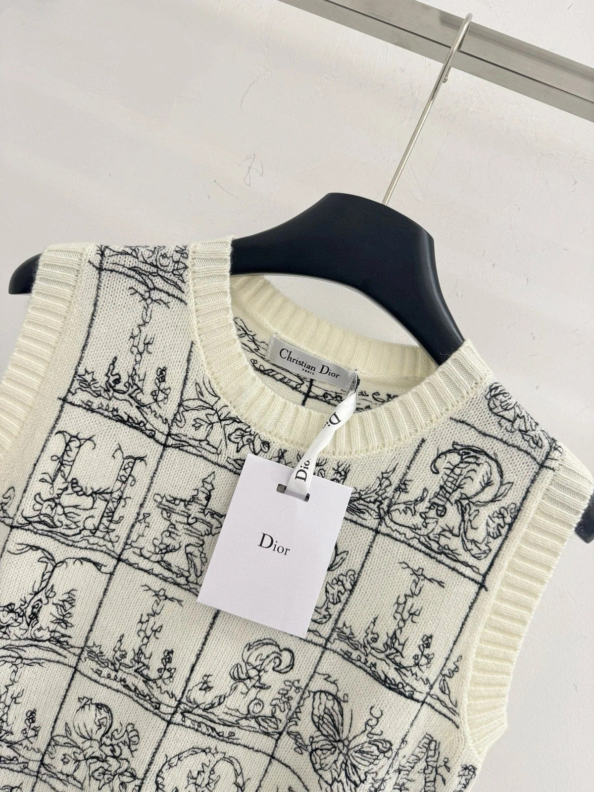 DIOR 25S SLEEVELESS VEST 609
