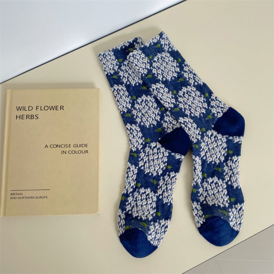 Rufia - Court-Style Embossed Floral Mid-Calf Socks