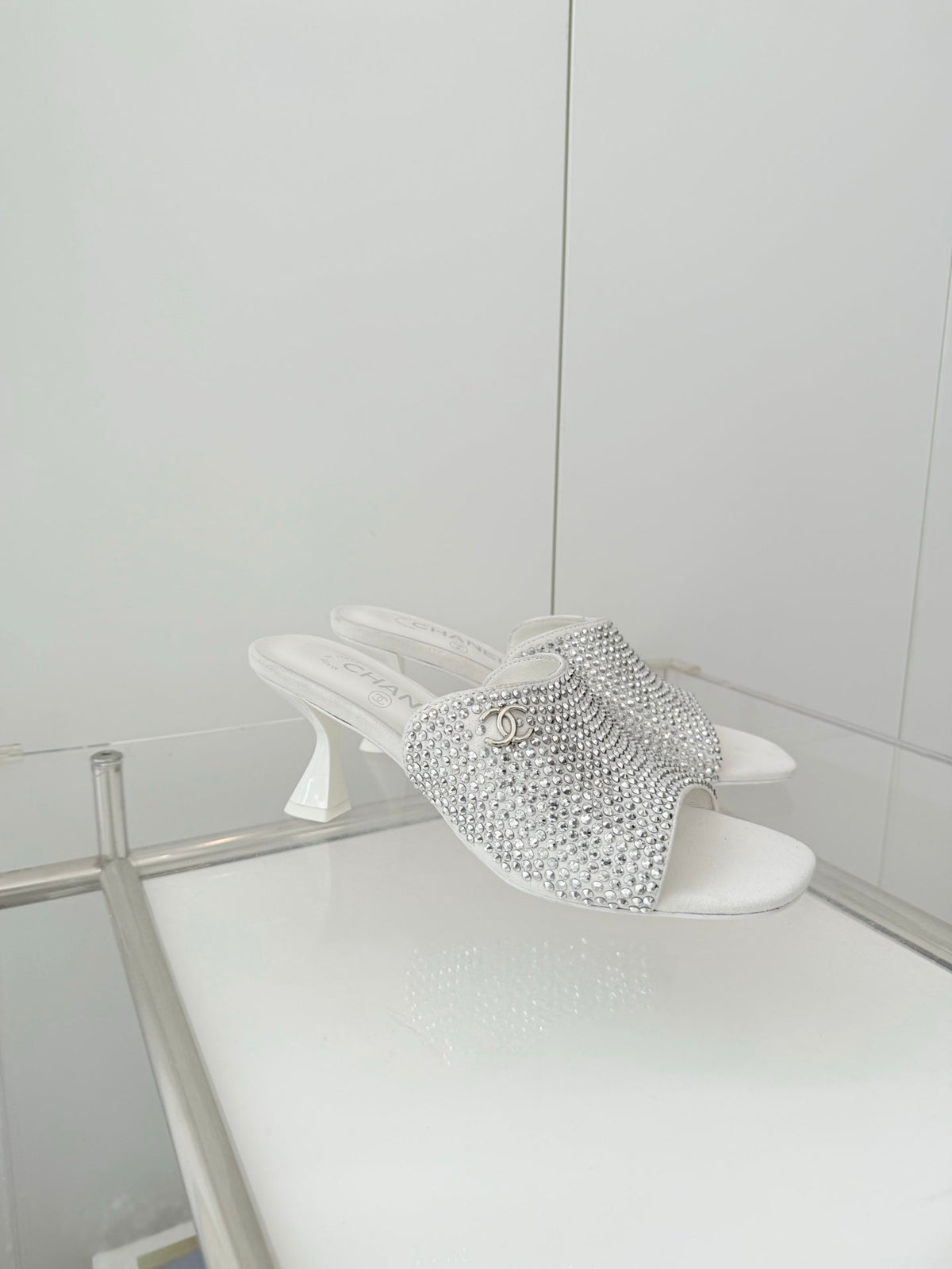 CC 26 Sandal 70 White Rhinstone Deer Hide 597373