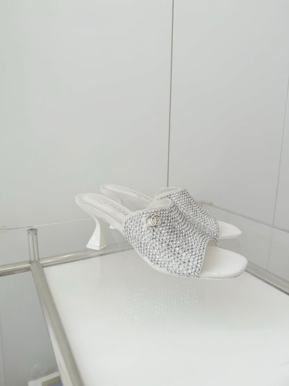 CC 26 Sandal 70 White Rhinstone Deer Hide 597373