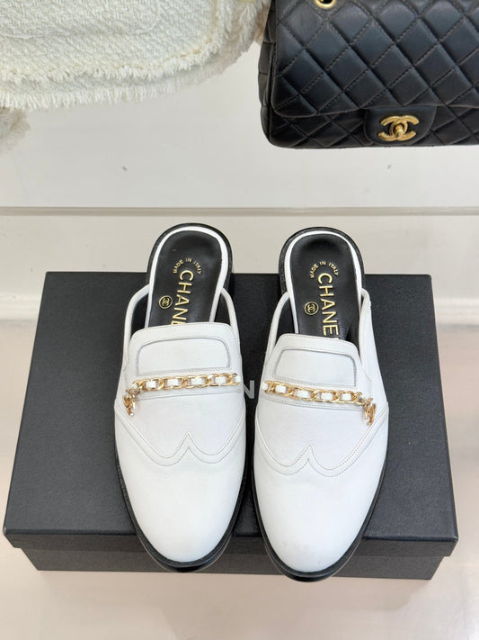 CC 25s Double C Buckle Half-Length Slippers White Calfskin 557700