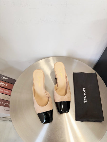 CC 26s Half-Slip Beige Black Patent Leather 596643