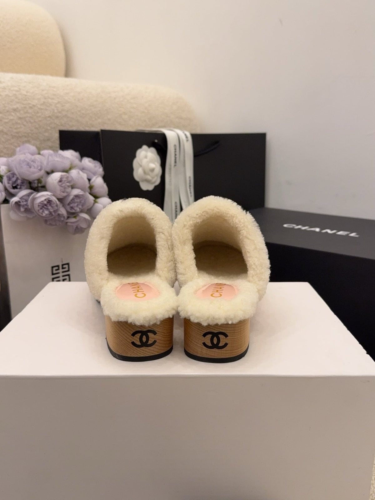 CC 26 Daisy Shearling-lined Slipper Pink Patent Leather 588693