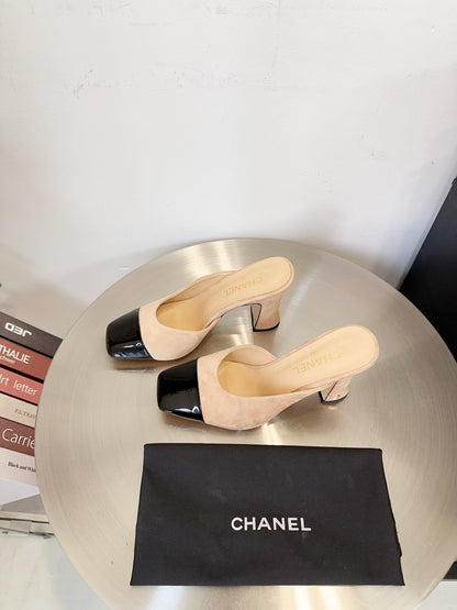 CC 26s Half-Slip Beige Black Patent Leather 596643